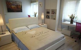Metro A Modern Apartment